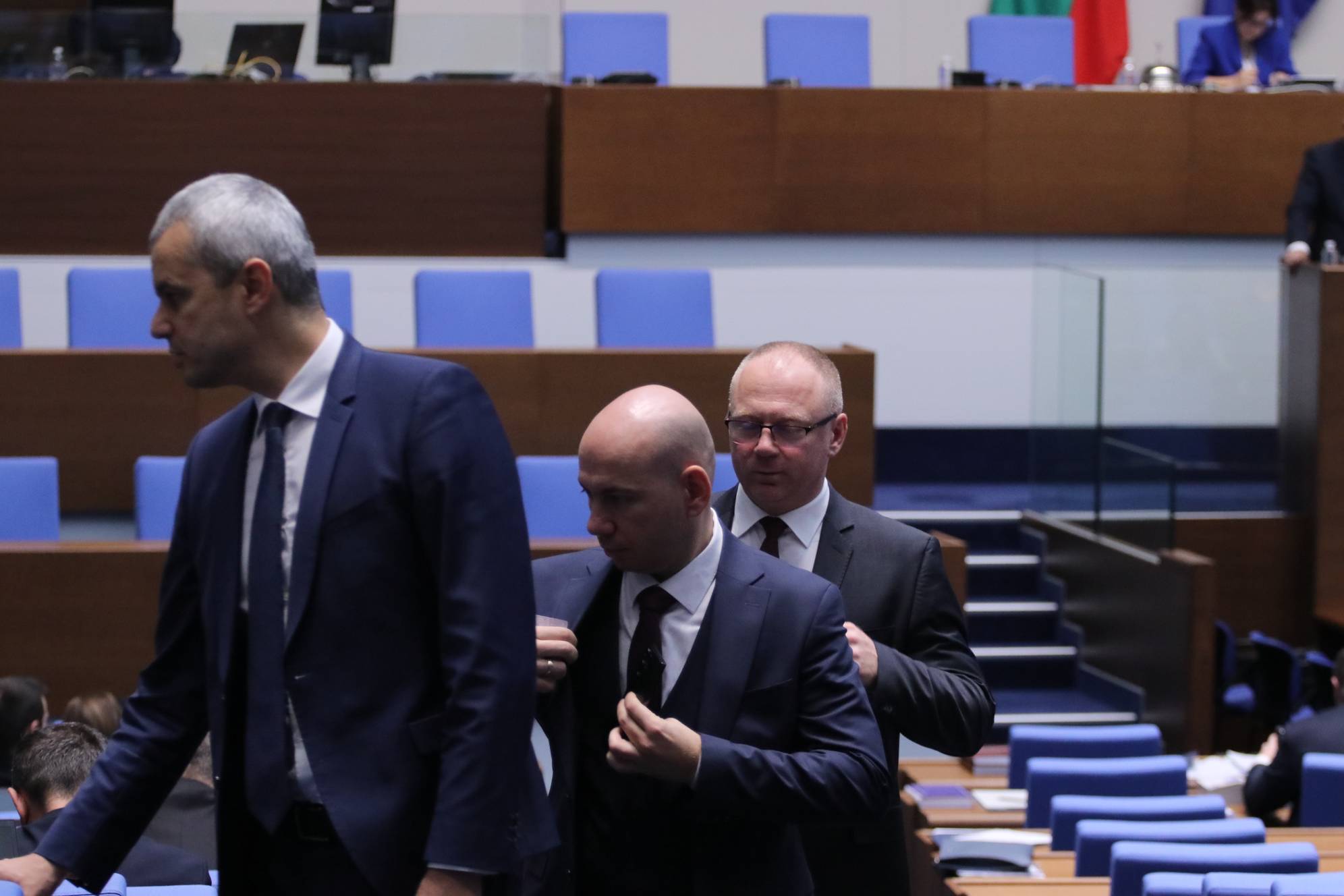  Депутати от 